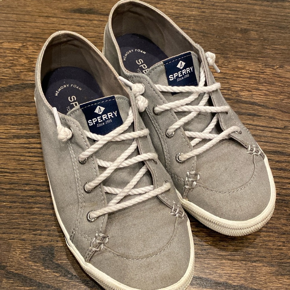 Sperry Top-Sider Womens 7.5. 
Gray & White Boat Sneakers